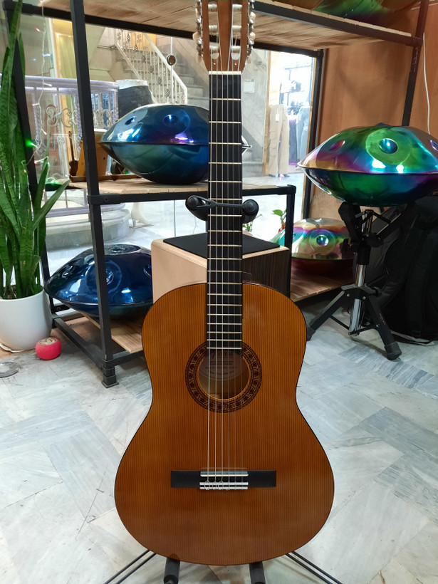 گیتار کلاسیک والنسیا مدل VC104